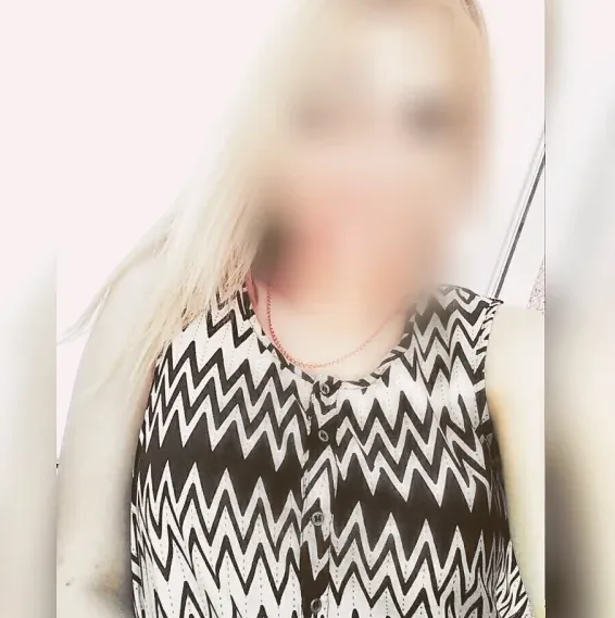 Amina, 29