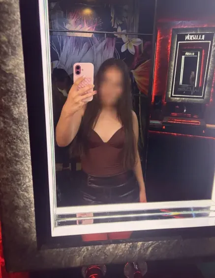 Angela, 18