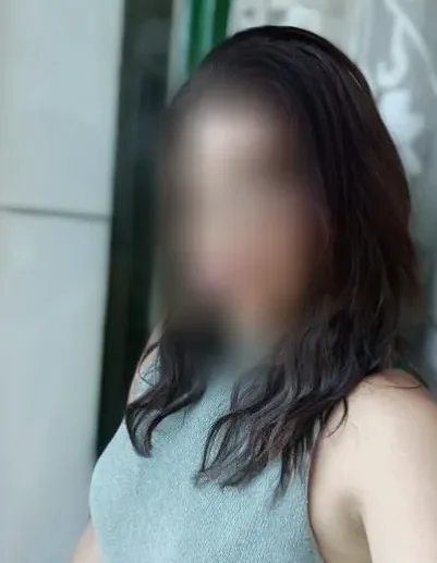 Daphne, 27