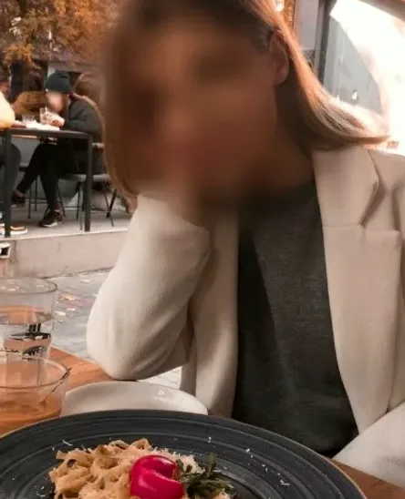 Esmee, 37