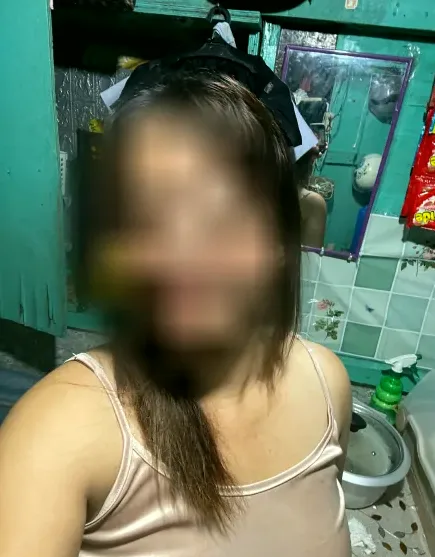 Lauren, 32