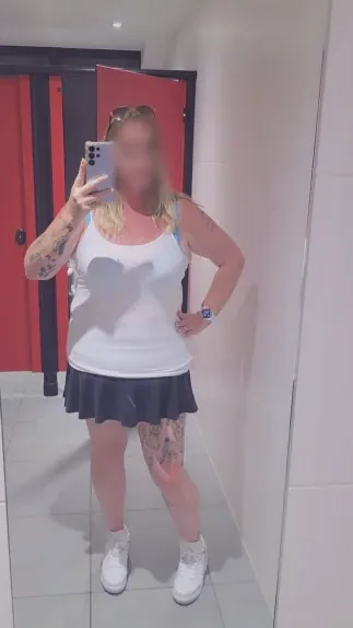 Suzanne, 39