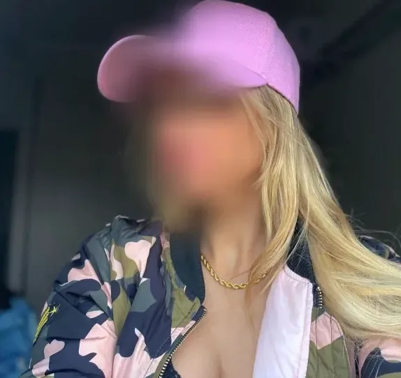 Zoe, 28